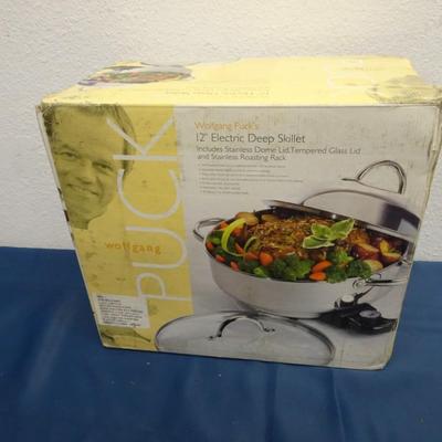 LOT 48. WOLFGANG PUCK ELECTRIC SKILLET