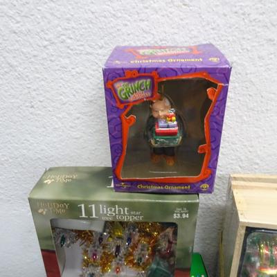 LOT 61 HOLIDAY DECOR