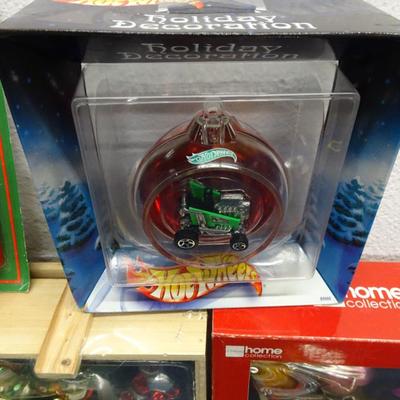 LOT 61 HOLIDAY DECOR