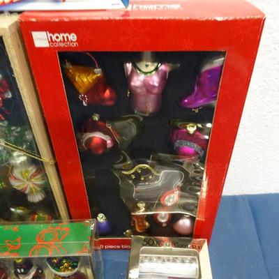 LOT 61 HOLIDAY DECOR