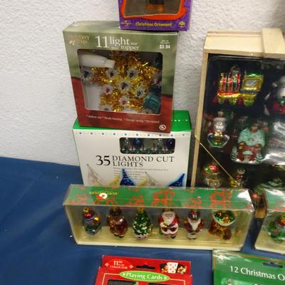 LOT 61 HOLIDAY DECOR