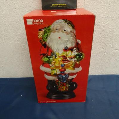 LOT 62. HOLIDAY DECOR
