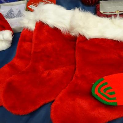 LOT 67. HOLIDAY DECOR