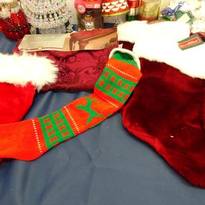LOT 67. HOLIDAY DECOR