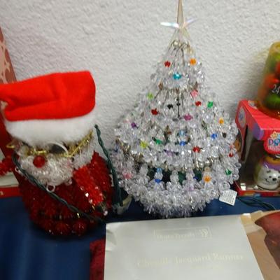 LOT 67. HOLIDAY DECOR