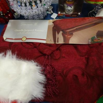 LOT 67. HOLIDAY DECOR