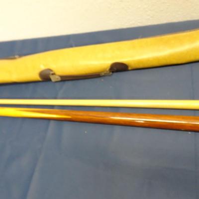 LOT 74. VINTAGE DUFFERIN POOL CUE 20 OZ AND CASE
