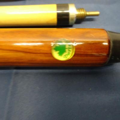 LOT 74. VINTAGE DUFFERIN POOL CUE 20 OZ AND CASE