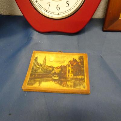 LOT 76. HOME DECOR AND VINTAGE FRAME