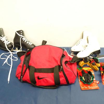 LOT 77. TWO PAIR OF ICE SKATES AND DUFFLE BAG PLUS DOG TOYS