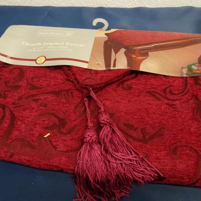 LOT 84. FLATWARE AND HOME DECOR