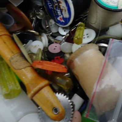 LOT 85. BUTTONS AND SEWING GEAR