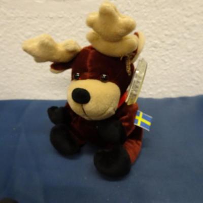 LOT 86.  TY BEANIE BABIE COLLECTION