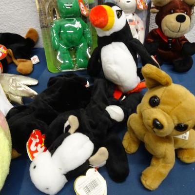 LOT 86.  TY BEANIE BABIE COLLECTION