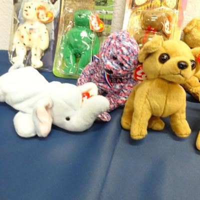 LOT 86.  TY BEANIE BABIE COLLECTION
