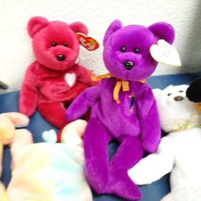 LOT 86.  TY BEANIE BABIE COLLECTION