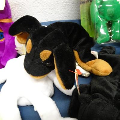 LOT 86.  TY BEANIE BABIE COLLECTION