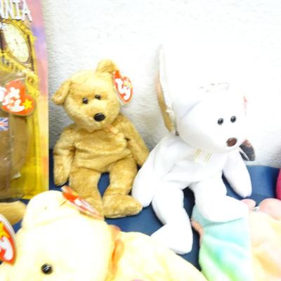 LOT 86.  TY BEANIE BABIE COLLECTION