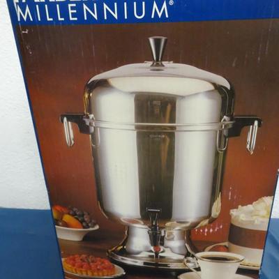 LOT 90. FARBERWARE COFFEE POT