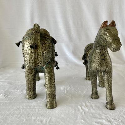 Uniquely Detailed Metal India Horse & Elephant  (D-NM)