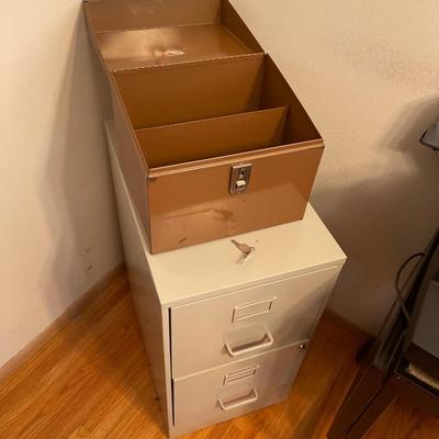 MB18-Typewriter, small desk on wheels, file cabinet and file organizer