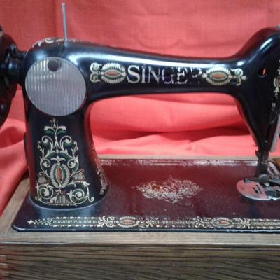 1910 Hand crank Singer Sewing Machine