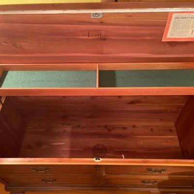 3B14-Gorgeous Lane cedar chest