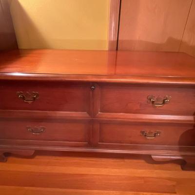 3B14-Gorgeous Lane cedar chest