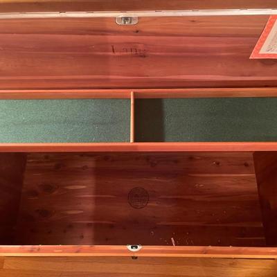 3B14-Gorgeous Lane cedar chest