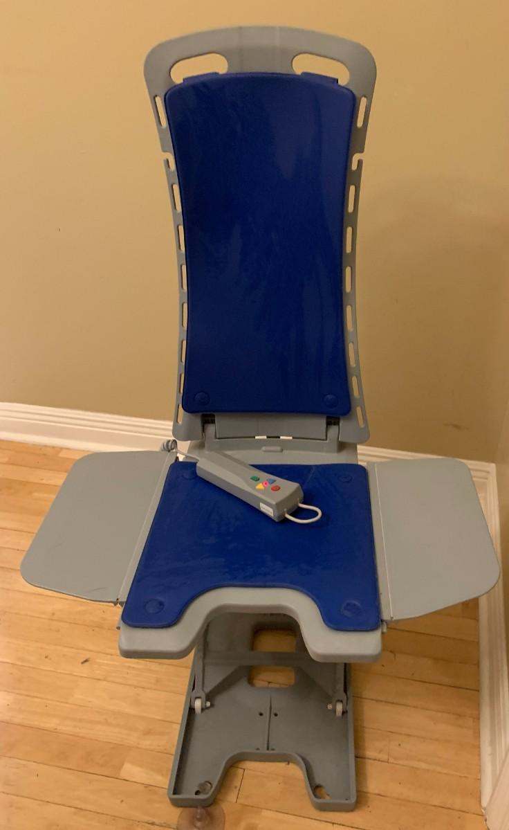 Drive Medical Bellavita Bath Lift Chair | EstateSales.org