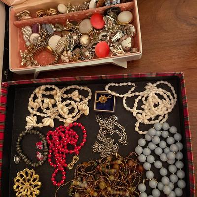 3B16-Costume jewelry lot