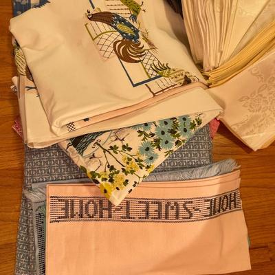 3B29-Tablecloths and napkins