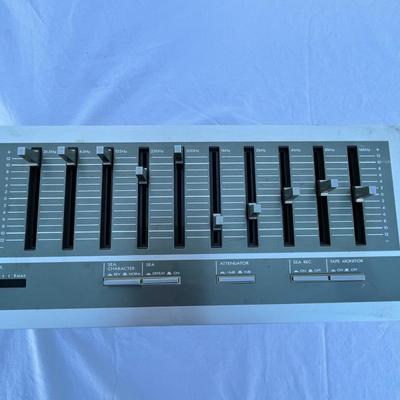 LOT 4  JVC SEA STEREO GRAPHIC EQUALIZER