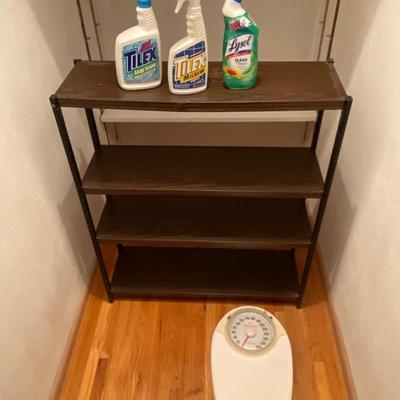 H4-Shelf, cleaning supplies and scale
