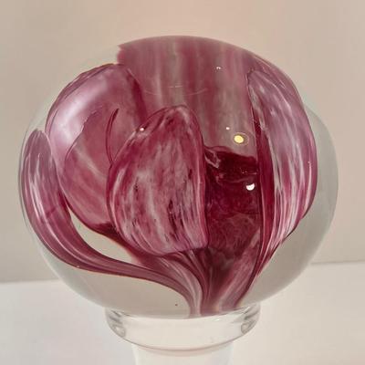 Lot 27 Unbranded floral paperweight