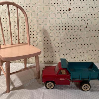 D15-Tonka Truck and childrenâ€™s chair