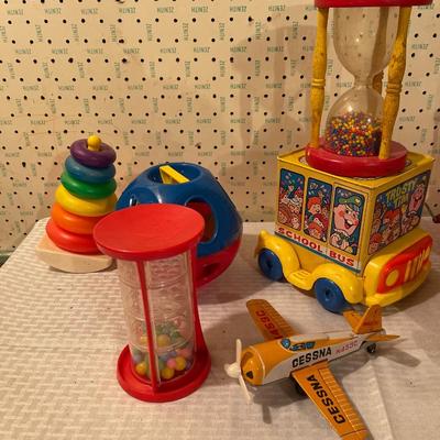 D18-Misc Vintage Toy Lot