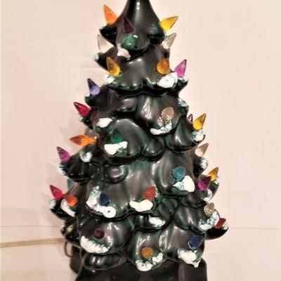 Lot #129 Vintage Musical Ceramic Christmas Tree