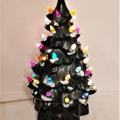 Lot #129 Vintage Musical Ceramic Christmas Tree