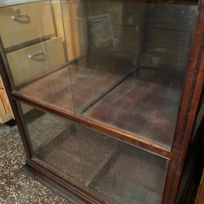 D39-Glass display cabinet