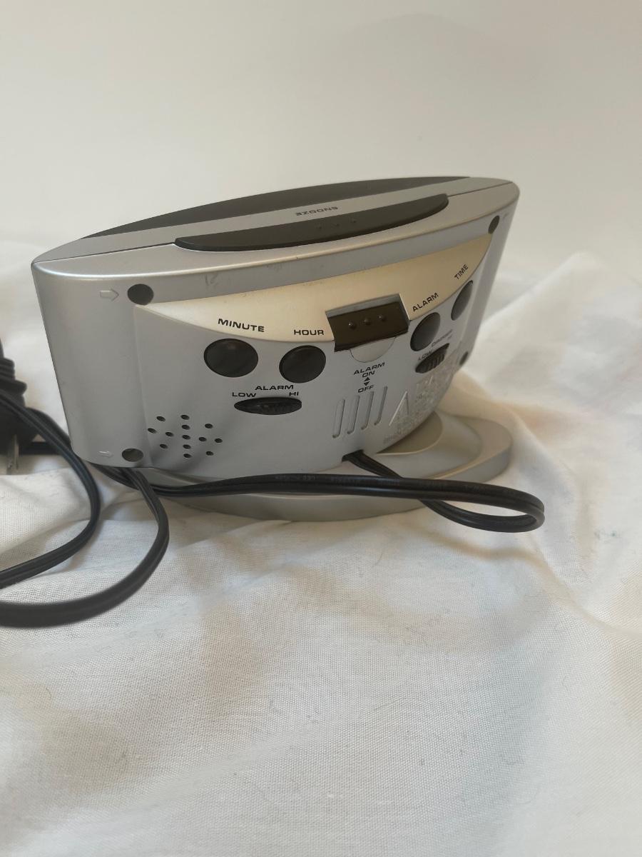 Sharp alarm clock. Model SPC033. Swivels. Use battery or electrical