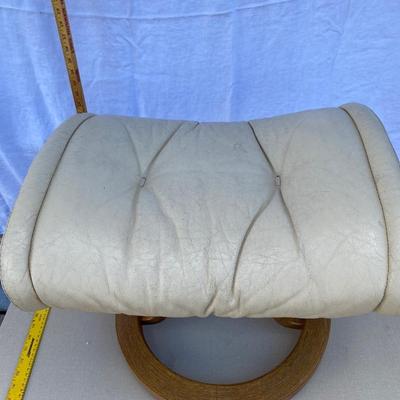Foot stool/ottoman