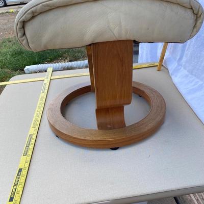 Foot stool/ottoman