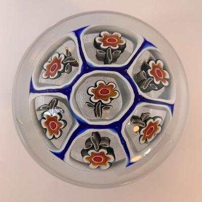 Lot 53 Murano paperweight