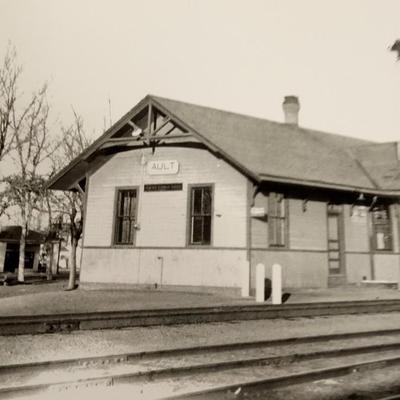 LOT 110  FOURTEEN OLD TRAIN DEPOT PICTURES