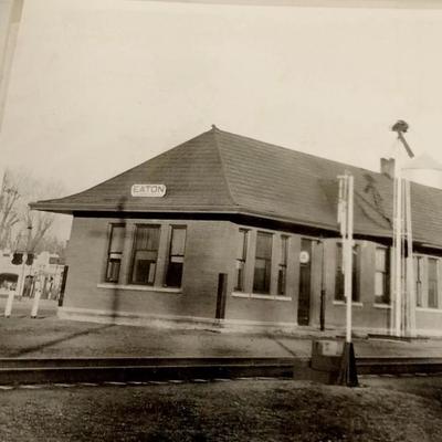 LOT 110  FOURTEEN OLD TRAIN DEPOT PICTURES