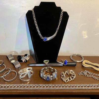Large 15 piece vintage jewelry collection