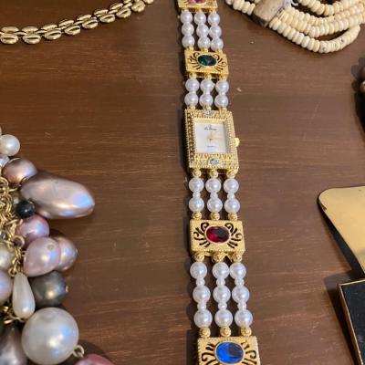 10 piece vintage boutique style jewelry lot
