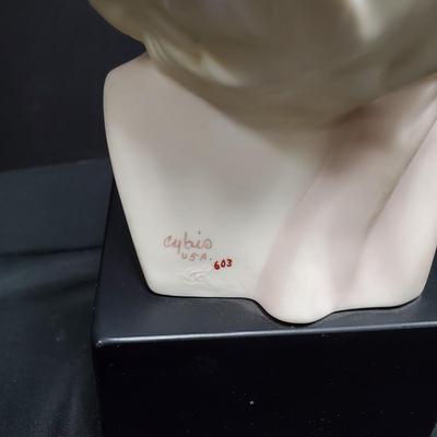 Cybis Bust - Robyn -- Rare