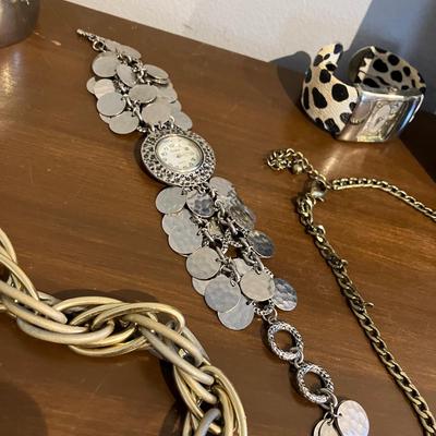 11 piece silver metal vintage quality jewelry lot